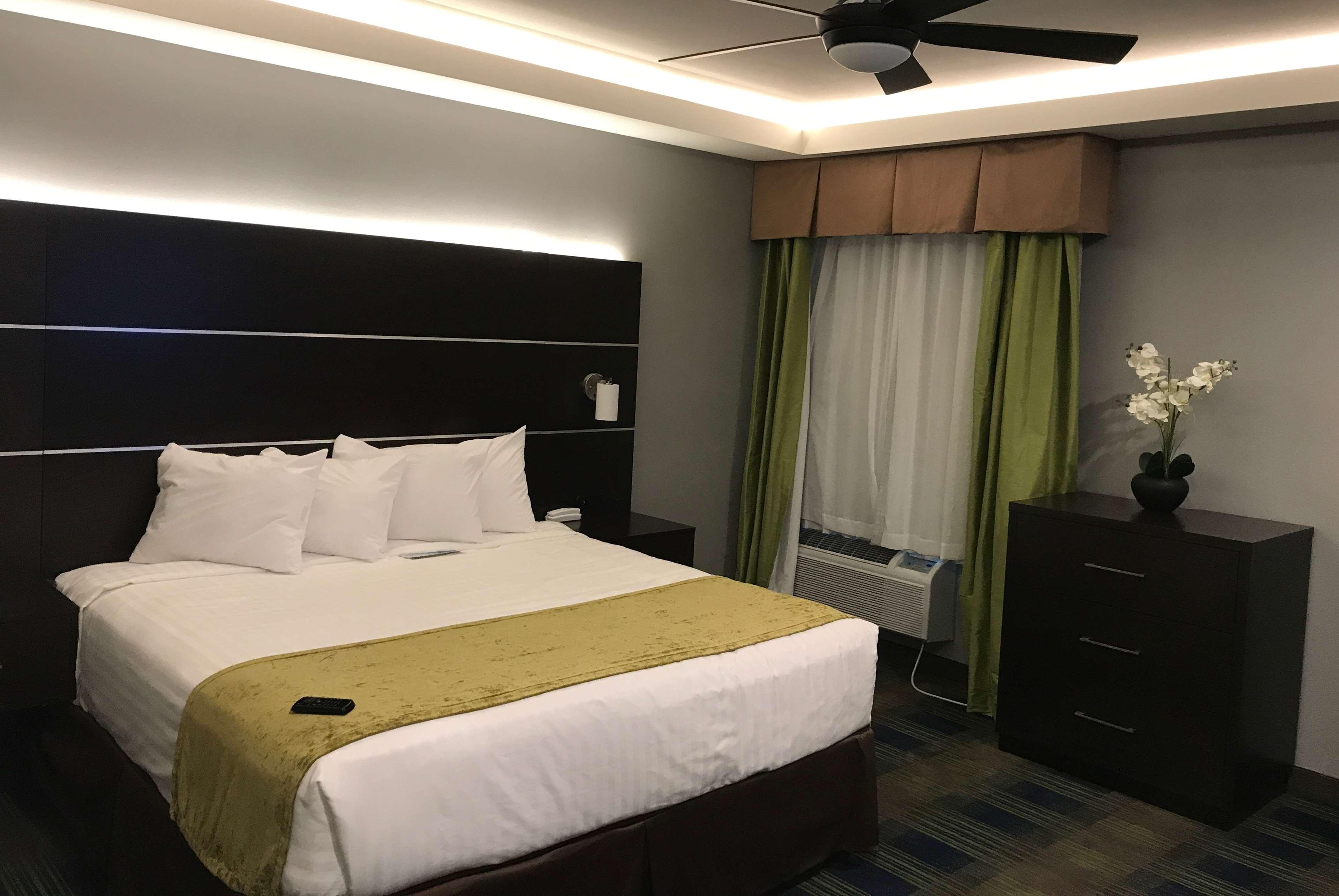Days Inn & Suites By Wyndham Port Arthur Zewnętrze zdjęcie