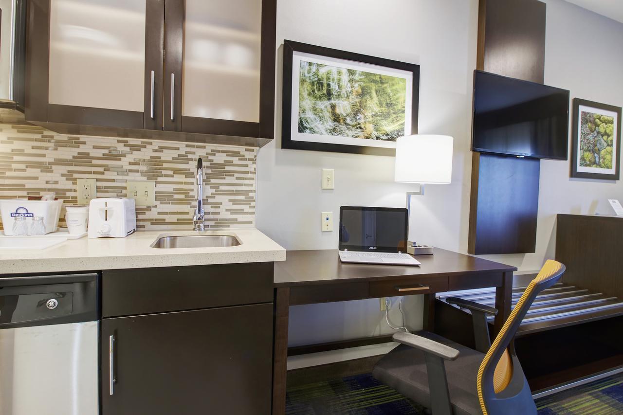 Days Inn & Suites By Wyndham Port Arthur Zewnętrze zdjęcie